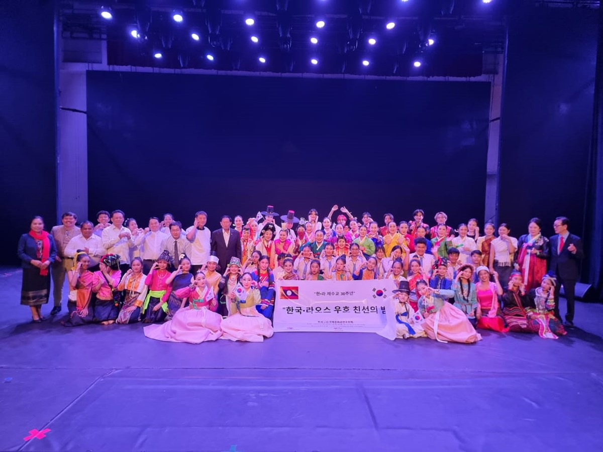 ສລະປະພນເມອງ ສ ເກາຫ ສະແດງຮບໃຊຊາວ ນວ - image 3