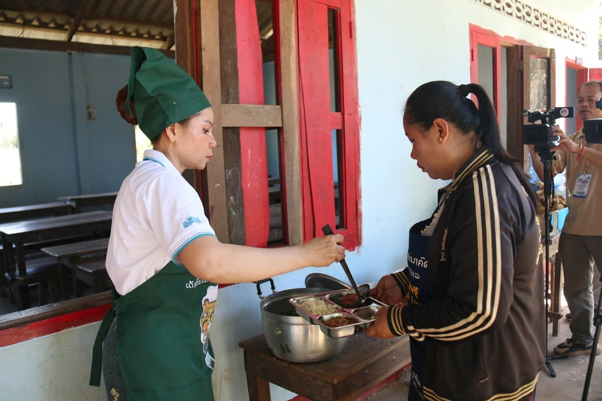 ໂຄງການອາຫານທຽງຊວຍໃຫນກຮຽນໂຮງຮຽນປະຖມສມບນບານແກງກມດຂນຫາຍ - image 3