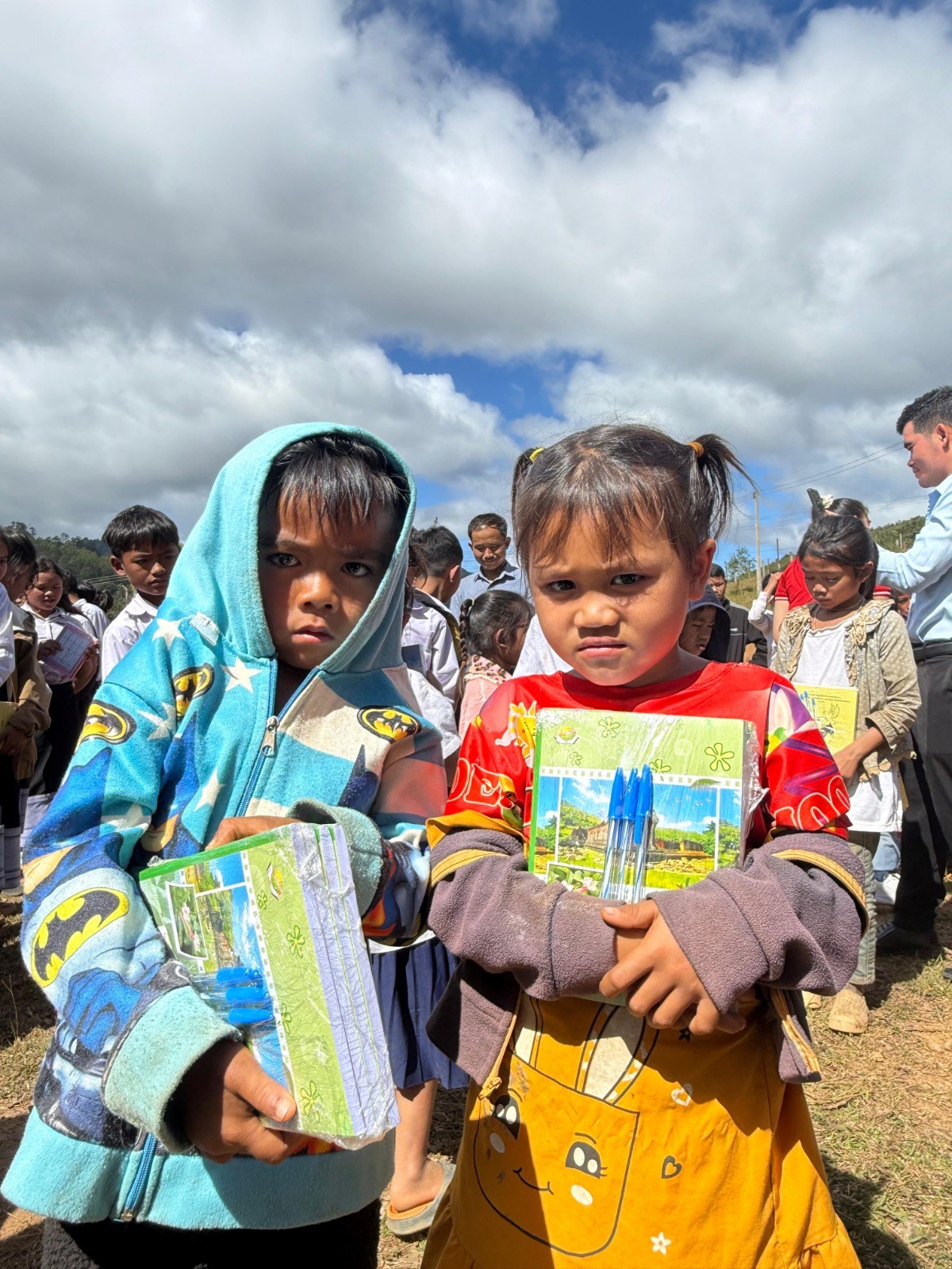 ທຄຕລ ເຊກອງ ມອບອຸປະກອນການຮຽນໃຫ້ໂຮງຮຽນ ມຕ ຕອກອົງແກ້ວ ແລະ ມສ ບໍ່ເຫຼັກຕະນຶງ image 1 ທຄຕລ ເຊກອງ ມອບອປະກອນການຮຽນໃຫໂຮງຮຽນ ມຕ ຕອກອງແກວ ແລະ ມສ ບເຫກຕະນງ - image 1