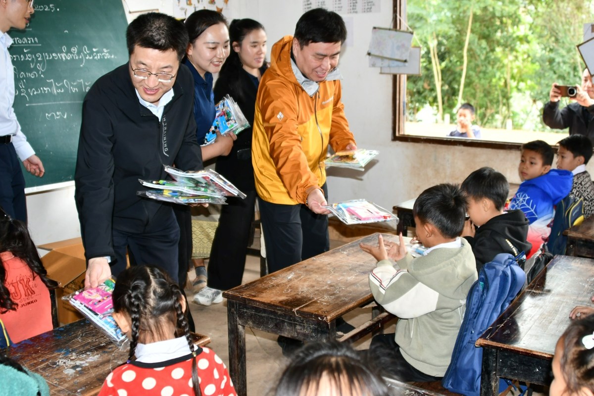 ບໍລິສັດຜະລິດໄຟຟ້ານໍ້າອູສົ່ງເສີມການສຶກສາໂຮງຮຽນບ້ານຫາດຄີບ image 1 ບລສດຜະລດໄຟຟານາອສງເສມການສກສາໂຮງຮຽນບານຫາດຄບ - image 1