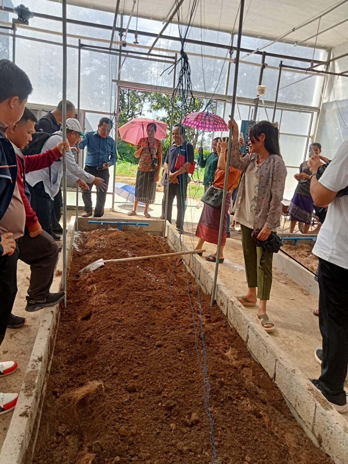 ການຮວມມດານການຫດຜອນຄວາມທກຍາກ ຈນ-ລາວ ແມນເພອຊກຍການພດທະນາ ແລະ ຄວາມຈະເລນຮງເຮອງ - image 1