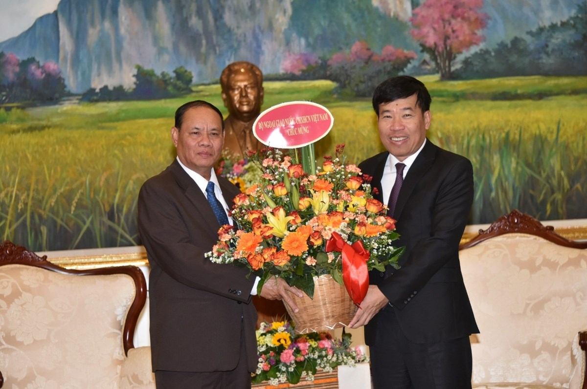 ສະຫາຍ ພອ ວໄລ ຫາຄາຟອງ ຕອນຮບຮອງລດຖະມນຕກະຊວງການຕາງປະເທດຫວຽດນາມ - image 1