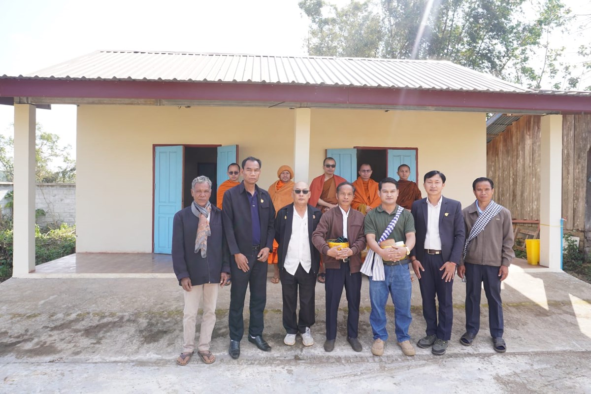 ມອບ-ຮບ ໂຮງເຢນ ແລະ ອປະກອນການແພດ ໂຮງໝເມອງປາກຊອງ - image 2