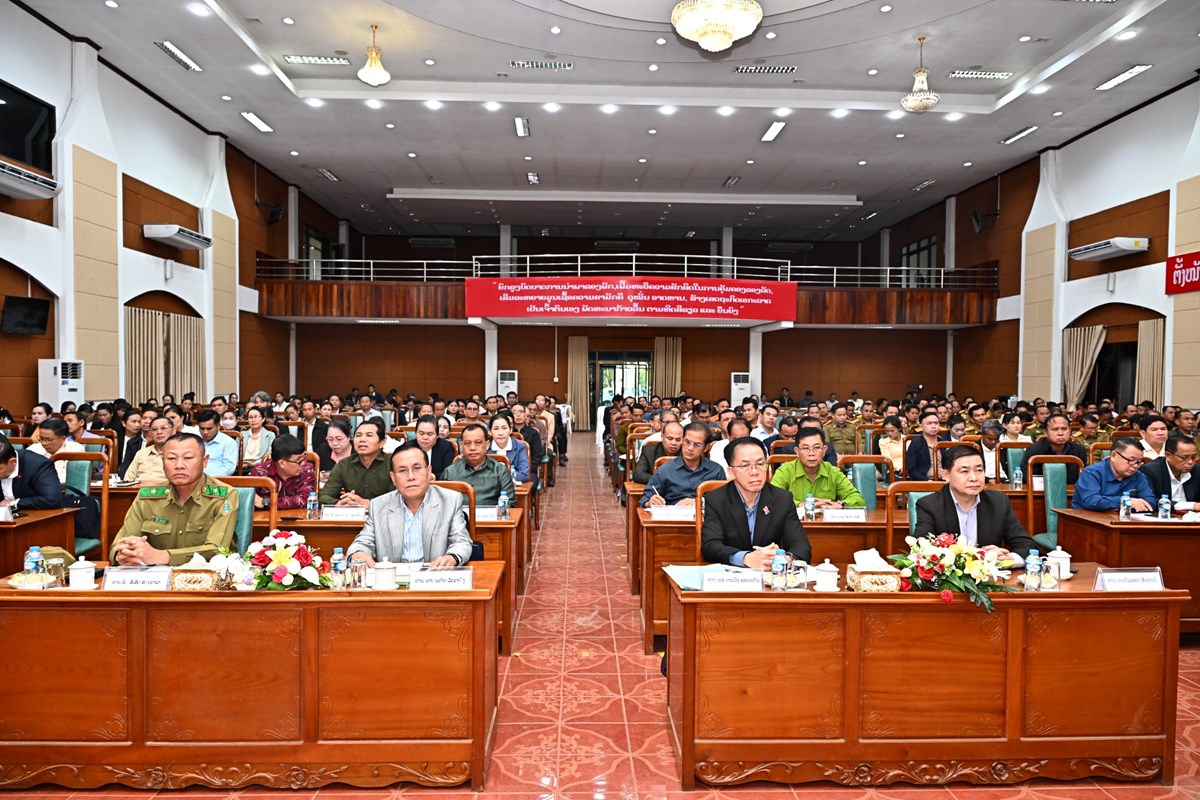 ສະຫາຍ ພນເອກ ຈນສະໝອນ ຈນຍາລາດ ພບປະໂອລມ ຕການນຳ ແຂວງສາລະວນ - image 1