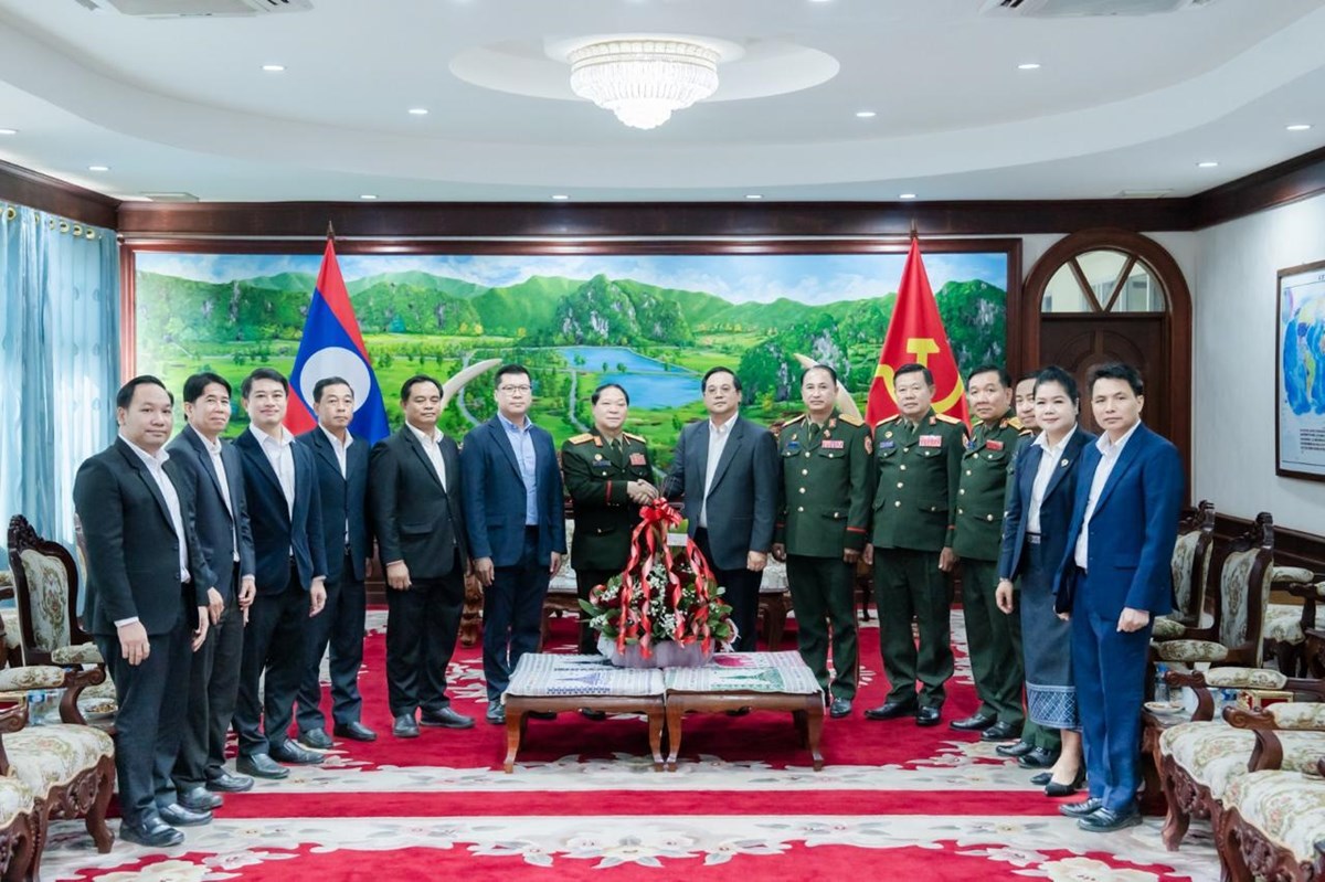 ບລສດລາວໂທລະຄມ ເຂາອວຍພອນ ແລະ ຊກຍ ວນສາງຕງກອງທບປະຊາຊນລາວ - image 1