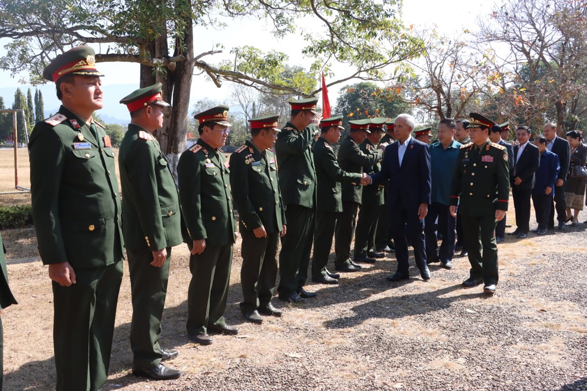 ຄະນະໂຄສະນາອບຮມສນກາງພກ ຢຽມຢາມກອງພນໃຫຍ 479 - image 2