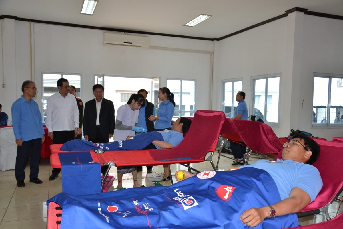 ບລຈາກເລອດ ສະຫອງວນສາງຕງສະຫະພນກຳມະບານລາວ ຄບຮອບ 70 ປ - image 2