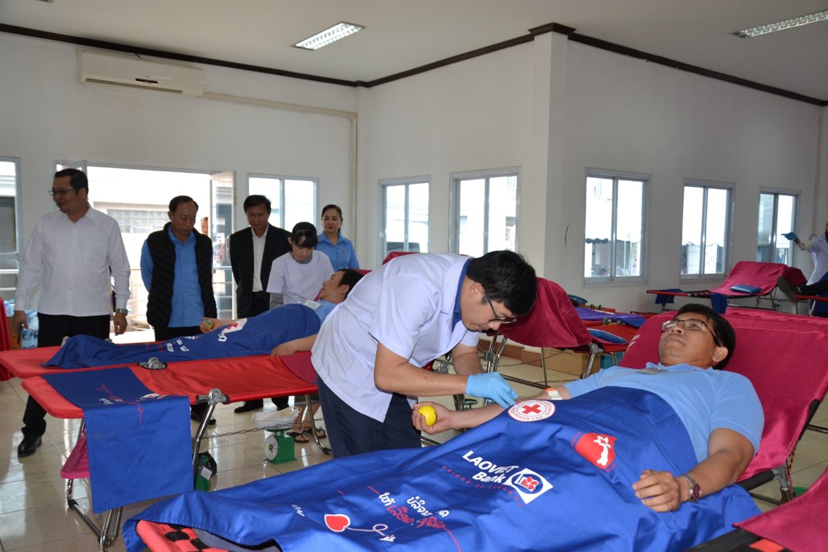 ບລຈາກເລອດ ສະຫອງວນສາງຕງສະຫະພນກຳມະບານລາວ ຄບຮອບ 70 ປ - image 3