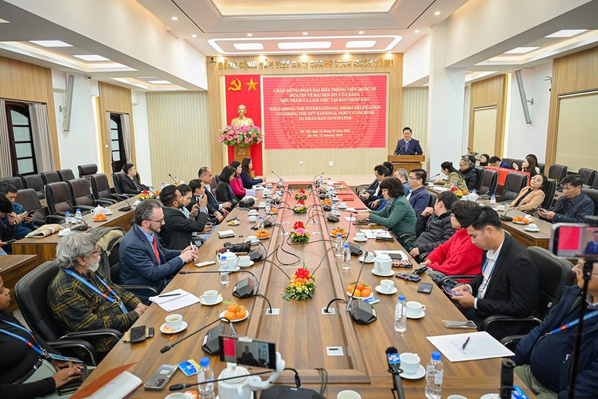 ຮອງບັນນາທິການໃຫຍ່ໜັງສືພິມ ເຢີນ ເຢີນ ຕ້ອນຮັບຄະນະສື່ມວນຊົນຕ່າງປະເທດ image 1 ຮອງບນນາທການໃຫຍໜງສພມ ເຢນ ເຢນ ຕອນຮບຄະນະສມວນຊນຕາງປະເທດ - image 1