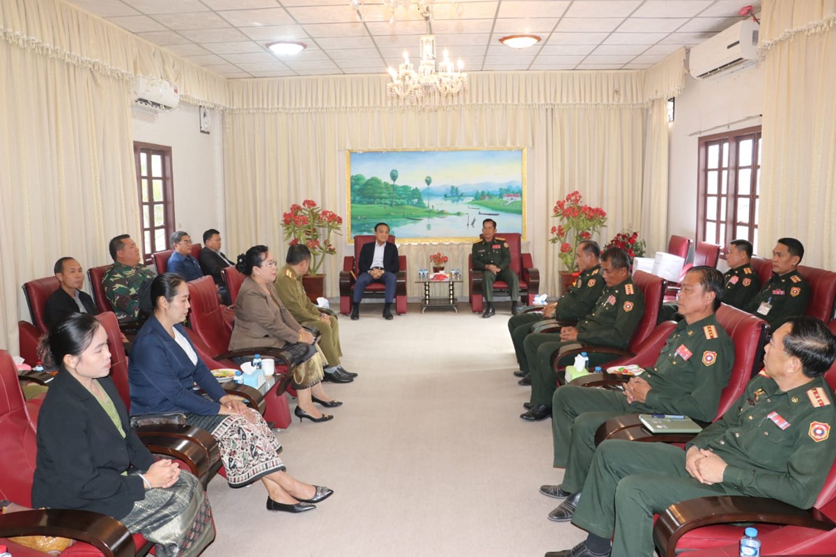 ການນຳແຂວງວຽງຈັນ ອວຍພອນ ນາຍ ແລະ ພົນມະຫານ ຢູ່ວິທະຍາຄານນາຍທະຫານບົກວິທະຍາຄານກົມມະດຳ. image 1 ການນຳແຂວງວຽງຈນ ອວຍພອນ ນາຍ ແລະ ພນມະຫານ ຢວທະຍາຄານນາຍທະຫານບກວທະຍາຄານກມມະດຳ. - image 1