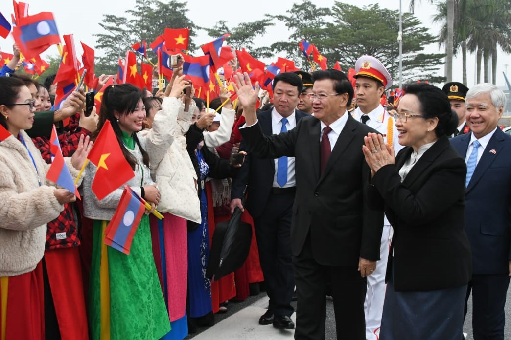 ເລຂາທການໃຫຍ ປະທານປະເທດ ແຫງ ສປປ ລາວ ພອມດວຍພນລະຍາ ແລະ ຄະນະຜແທນຂນສງ ເດນທາງເຖງນະຄອນຫວງຮາໂນຍ ສສ ຫວຽດນາມ - image 1