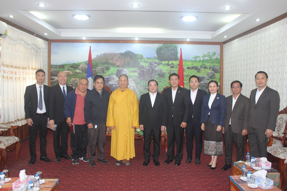 ພະອາຈານໃຫຍ່ຫວຽດນາມເຂົ້າພົບປະທານຄະນະກຳມະການປົກຄອງແຂວງ image 1 ພະອາຈານໃຫຍຫວຽດນາມເຂາພບປະທານຄະນະກຳມະການປກຄອງແຂວງ - image 1