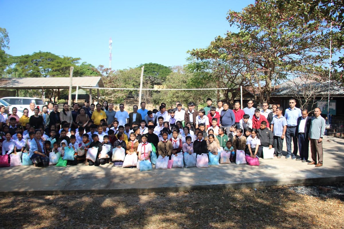 ໂຮງຮຽນສາມນກນນອນຊນເຜາແຂວງຄາມວນ ໄດຮບເຄອງນງຫມ ແລະ ອປະກອນການຮຽນ - image 2