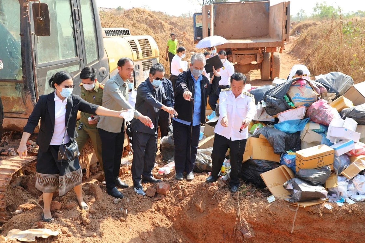 ທຳລາຍສິນຄ້າ ປະເພດອາຫານ-ຢາ ແລະ ຜະລິດຕະພັນການແພດຕ້ອງຫ້າມ image 2 ທຳລາຍສນຄາ ປະເພດອາຫານ-ຢາ ແລະ ຜະລດຕະພນການແພດຕອງຫາມ - image 2