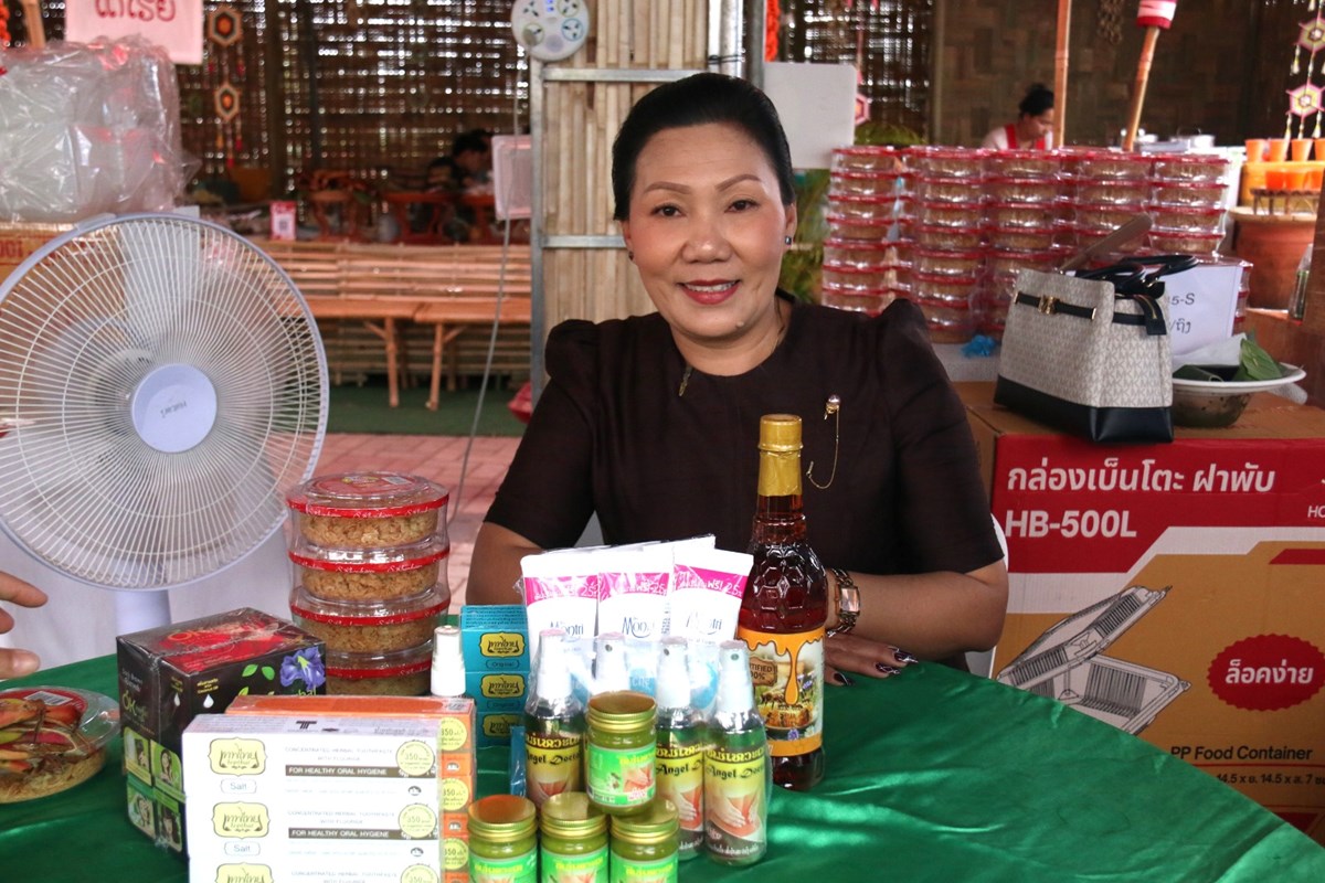 ນກທລະກດແມຍງລາວ ມຫາຍຜະລດຕະພນນາສະເໜໃນງານເທດສະການອາຫານລາວ - image 1