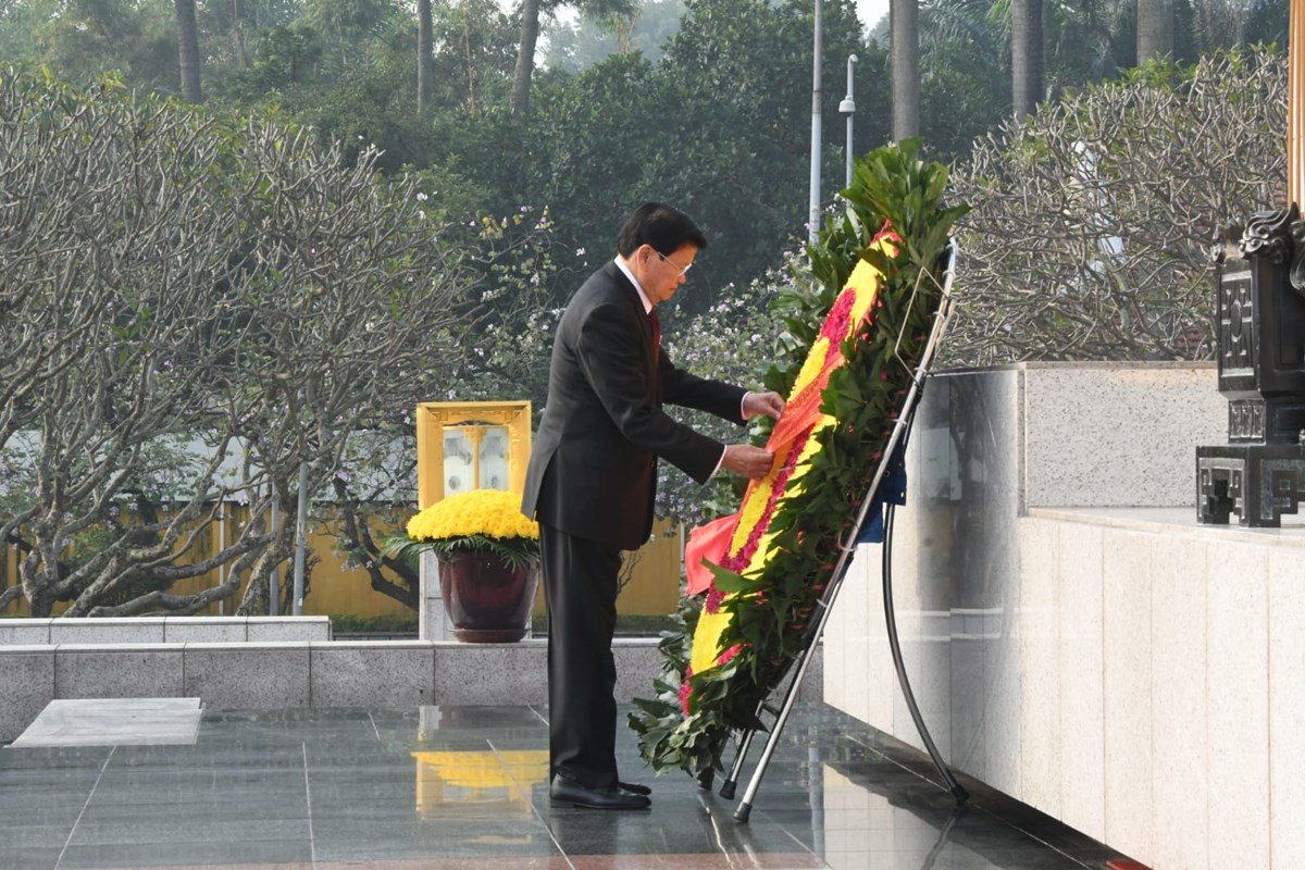 ເລຂາທການໃຫຍ ປະທານປະເທດລາວ ສບຕເຄອນໄຫວຢຽມຢາມລດຖະກດ ຢ ຫວຽດນາມ - image 1