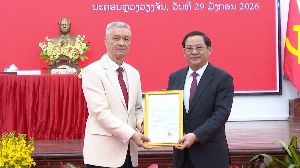 ມອບ-ຮັບໜ້າທີ່ ເລຂາຄະນະບໍລິຫານງານພັກ ນະຄອນຫຼວງວຽງຈັນ image 1 ມອບ-ຮບໜາທ ເລຂາຄະນະບລຫານງານພກ ນະຄອນຫວງວຽງຈນ - image 1