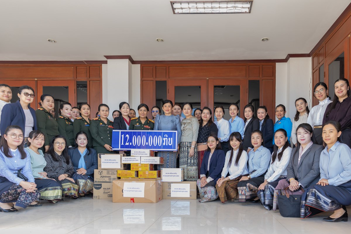 ສະຫະພນແມຍງກະຊວງການຕາງປະເທດ ອວຍພອນສະຫະພນແມຍງກະຊວງປອງກນປະເທດ - image 1