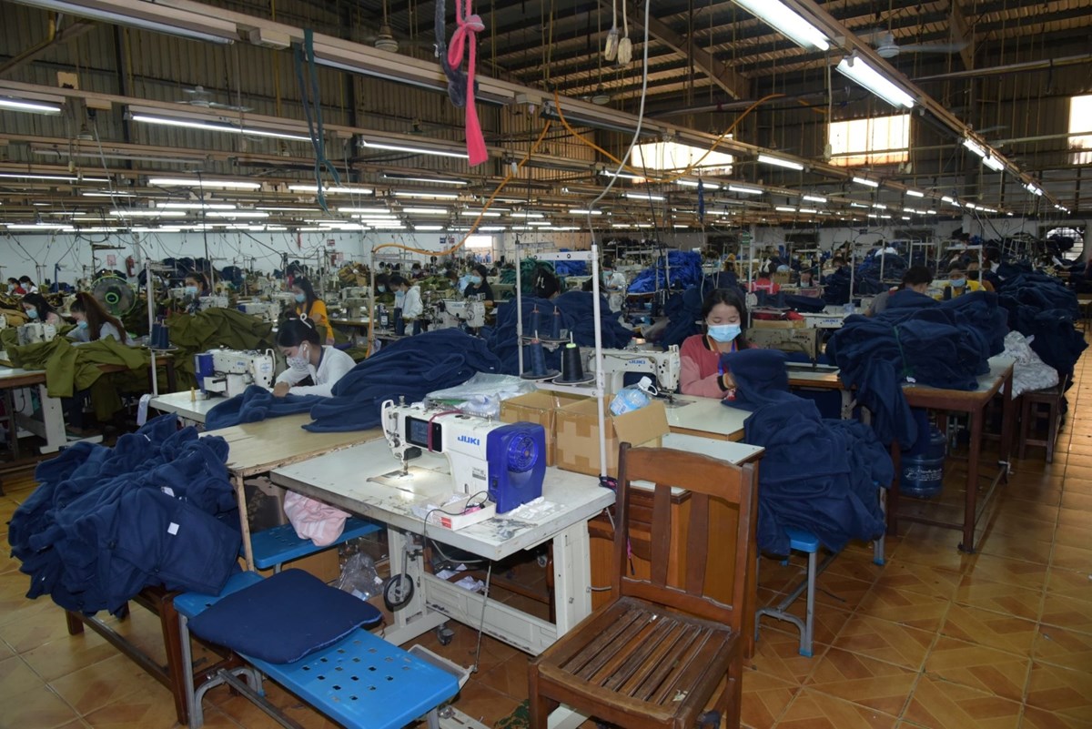 70 ປ ສະຫະພນກາມະບານລາວ ມຜນງານພນເດນຫາຍດານ - image 2