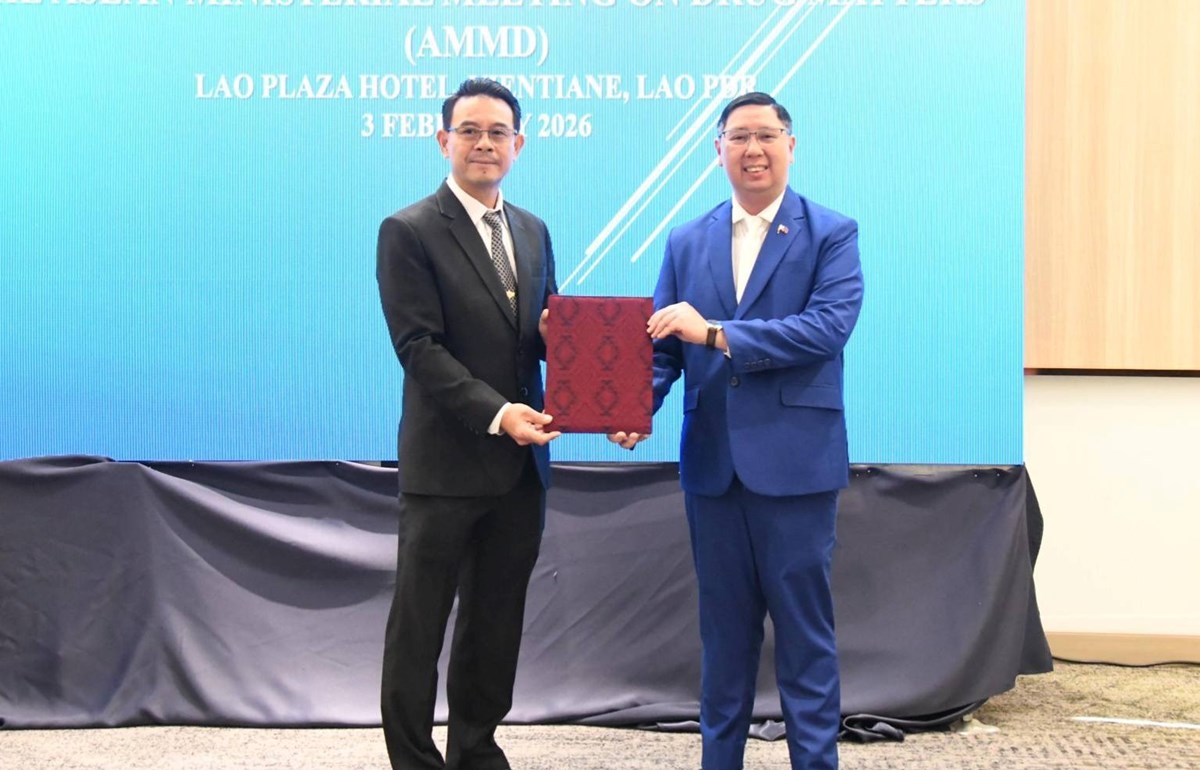 ມອບ-ຮບປະທານກອງປະຊມລດຖະມນຕອາຊຽນ ວາດວຍບນຫາຢາເສບຕດ - image 1