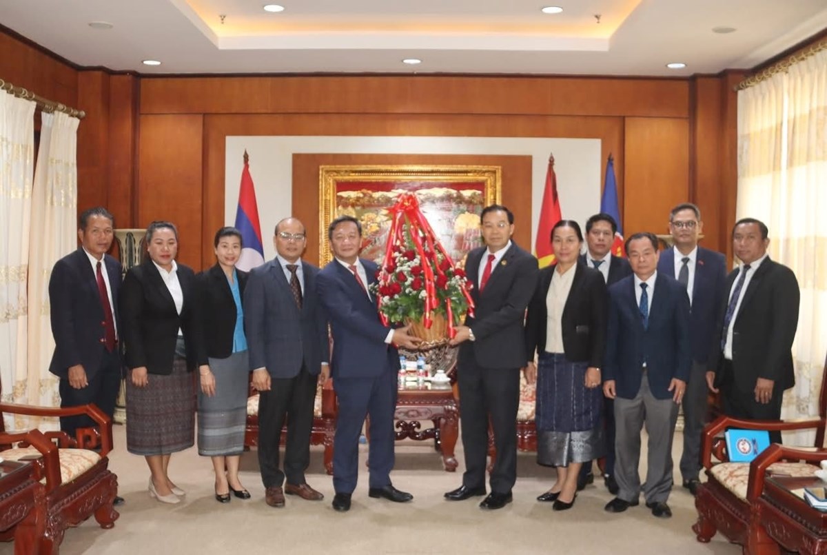 ຄະນະນຳ ສນຊ ອວຍພອນວນສາງຕງພກກອມມນດຫວຽດນາມ ຄບຮອບ 96 ປ - image 1