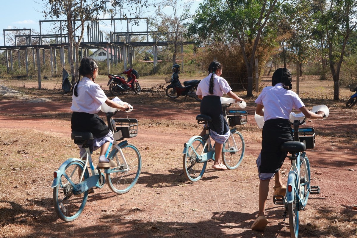 ມອບລດຖບ ໃຫນອງນກຮຽນຊນປະຖມສກສາ ເຂດຫາງໄກສອກຫກ ຢເມອງແກນທາວ. - image 2