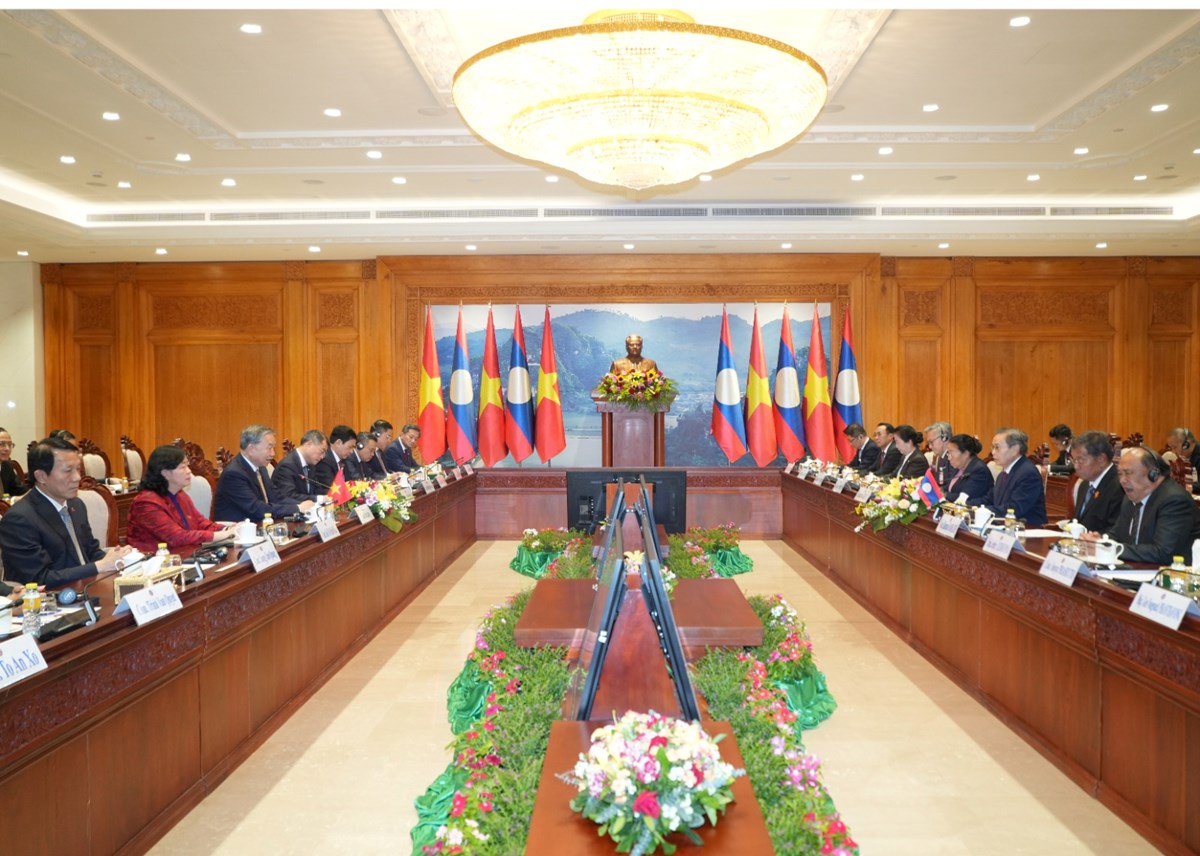 ປະທານສະພາແຫງຊາດລາວ ພບປະກບ ເລຂາທການໃຫຍ ພກກອມມນດຫວຽດນາມ - image 1