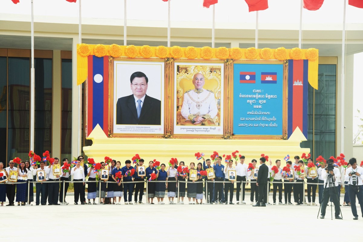 ເລຂາທການໃຫຍ ປະທານປະເທດ ແຫງ ສປປ ລາວ ພອມດວຍຄະນະຜແທນຂນສງ ເດນທາງເຖງ ນະຄອນຫວງພະນມເປນ ຣາຊະອານາຈກກຳປເຈຍ - image 2