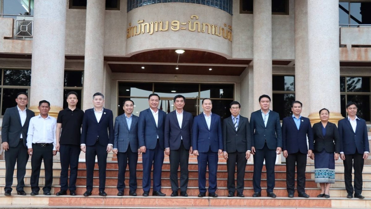 ມອບອປະກອນການສກສາກວາ 760 ລານກບ ເສມສາງການຮຽນ-ການສອນ ມຊ ກາວສສາກນ - image 2