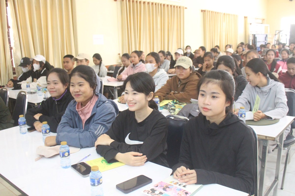 ນກຮຽນມດທະຍມສມບນທວເມອງອທມພອນຮຽນຮວຊາພນຖານປອງກນຕວ - image 1