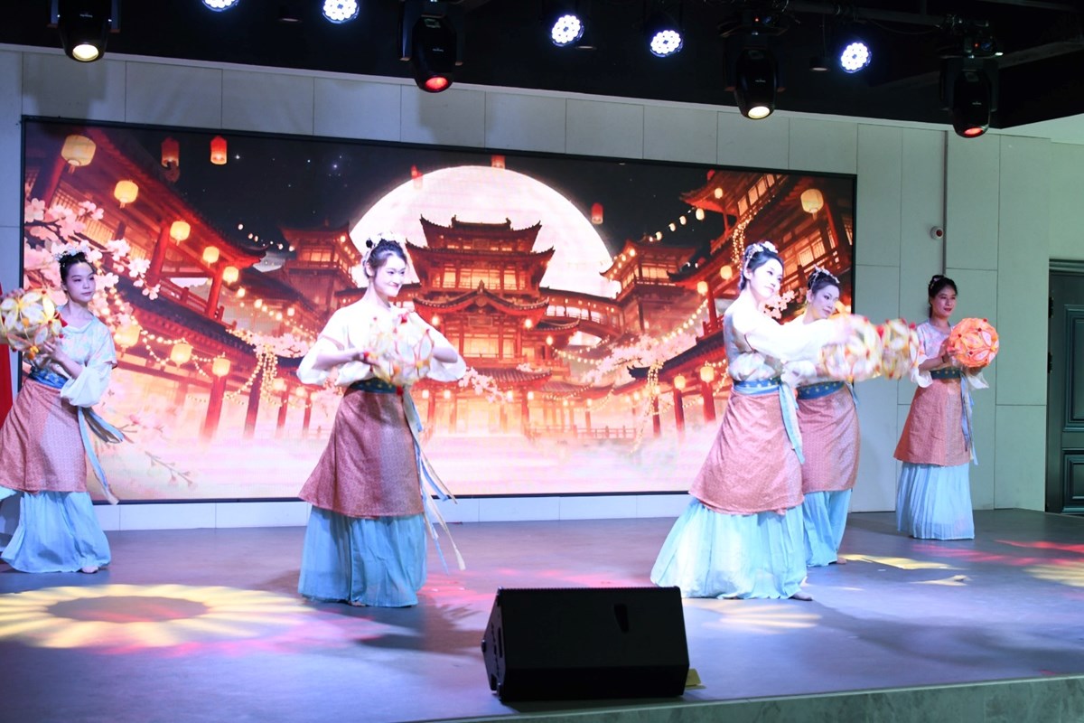 ເປດງານສະເຫມສະຫອງບນກດຈນປະຈຳປ 2026 - image 2