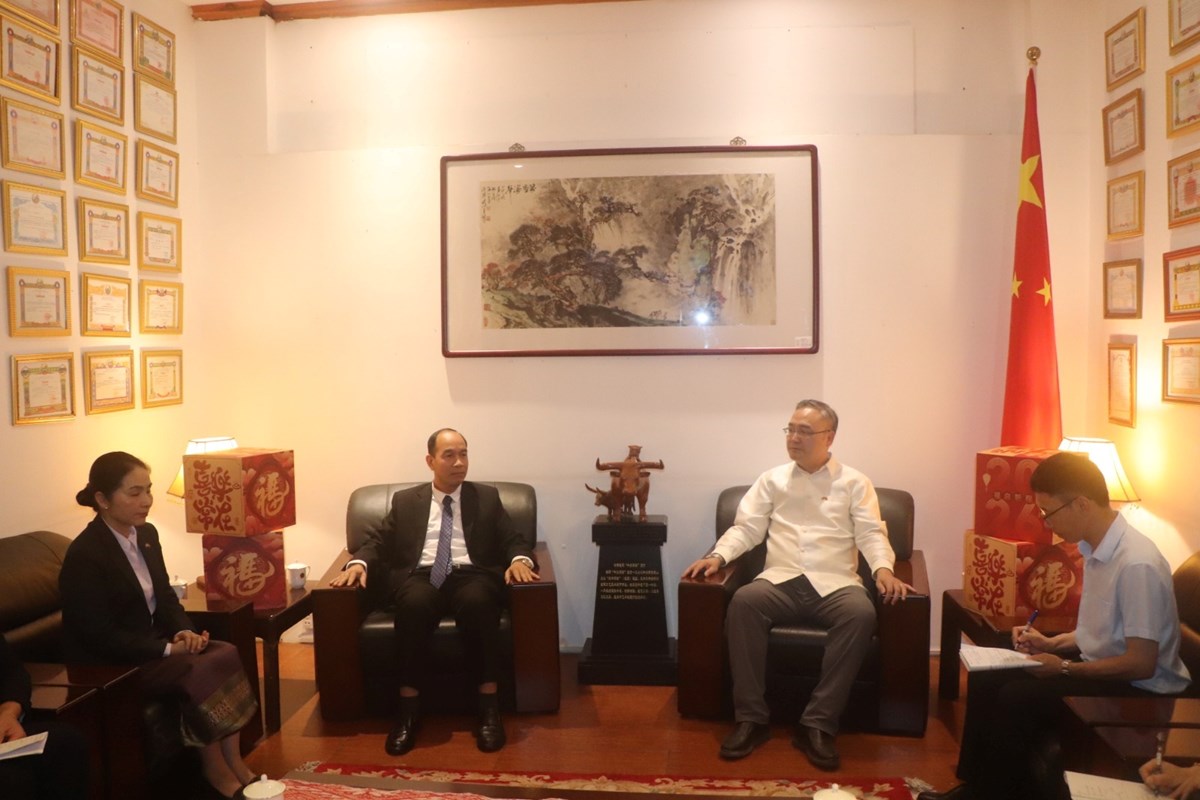 ການນາແຂວງຫວງພະບາງ ເຂາອວຍພອນກງສນໃຫຍ ສປ ຈນ ປະຈຳພາກເໜອ - image 1