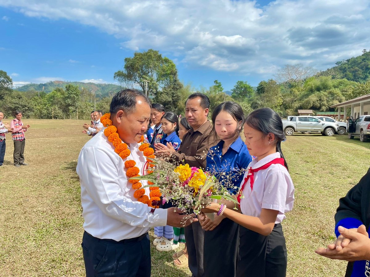 ບນດາຜສະໝກຮບເລອກຕງ ສສຊ ລງເຄອນໄຫວໂຄສະນາຫາສຽງຢາງຄກຄນຢເມອງຮມ - image 2