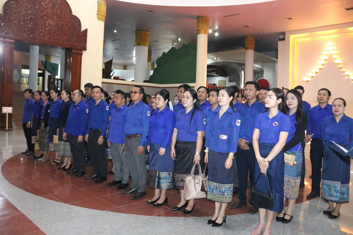 ຊາວໜມ ຄອສພ ທດສະນະສກສາຢຫພພທະພນ ໄກສອນ ພມວຫານ - image 1