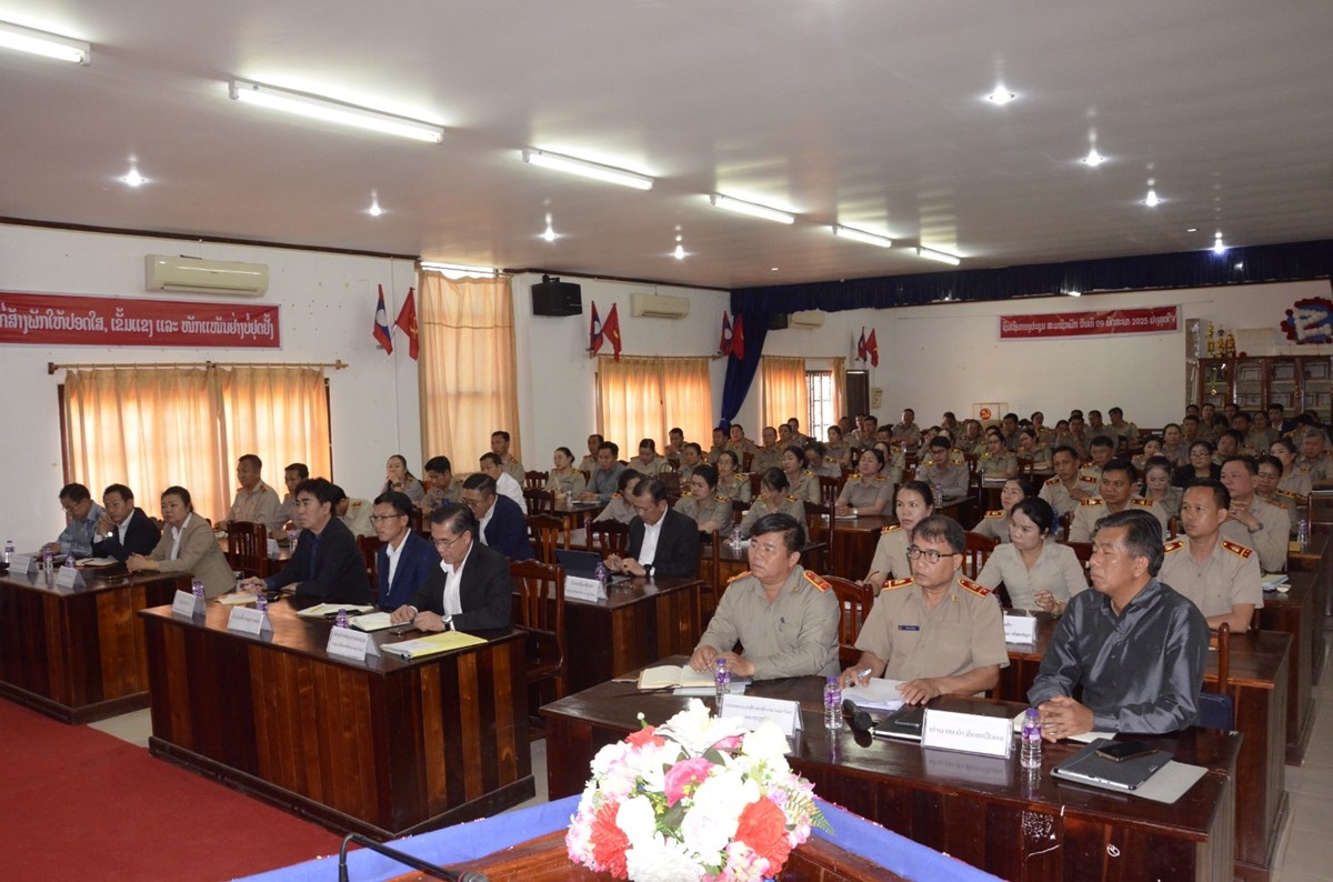 ລັດຖະມົນຕີ ສສກ ພົບປະພະນັກງານຫຼັກແຫຼ່ງຂົງເຂດການສຶກສາສາ ແລະ ກິລາ ແຂວງວຽງຈັນ. image 1 ລດຖະມນຕ ສສກ ພບປະພະນກງານຫກແຫງຂງເຂດການສກສາສາ ແລະ ກລາ ແຂວງວຽງຈນ. - image 1