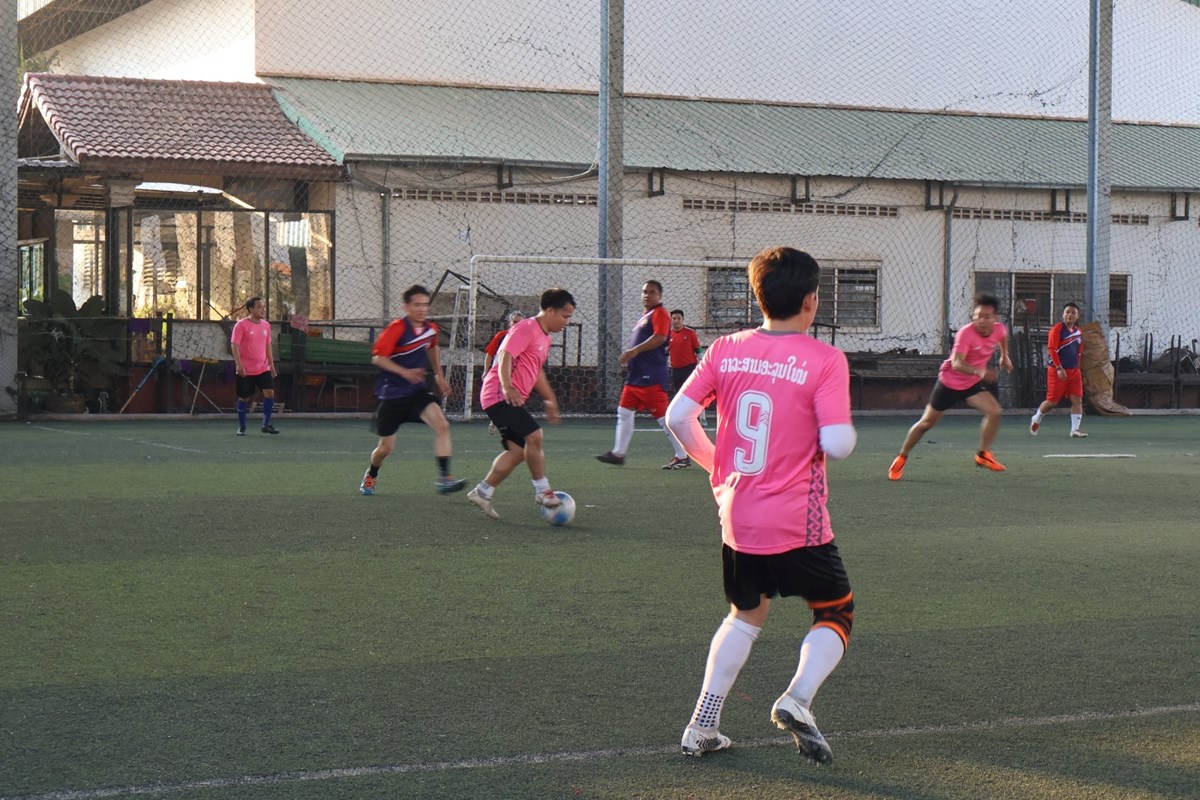 ວາລະສານອະລຸນໃໝ່ ແລະ ໂຮງພິມແຫ່ງລັດ ຈັດກິດຈະກໍາແຂ່ງຂັນກິລາບານເຕະມິດຕະພາບ image 2 ວາລະສານອະລນໃໝ ແລະ ໂຮງພມແຫງລດ ຈດກດຈະກາແຂງຂນກລາບານເຕະມດຕະພາບ - image 2