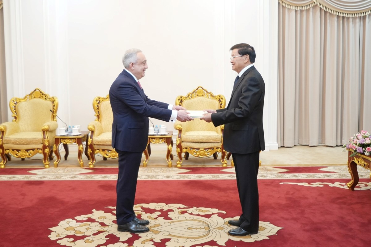 ປະທານປະເທດ ຮັບສານຕາຕັ້ງ ຈາກທູດຕ່າງປະເທດ ແລະ ມອບສານຕາຕັ້ງໃຫ້ທູດລາວໄປປະຈຳຢູ່ຕ່າງປະເທດ image 3 ປະທານປະເທດ ຮບສານຕາຕງ ຈາກທດຕາງປະເທດ ແລະ ມອບສານຕາຕງໃຫທດລາວໄປປະຈຳຢຕາງປະເທດ - image 3