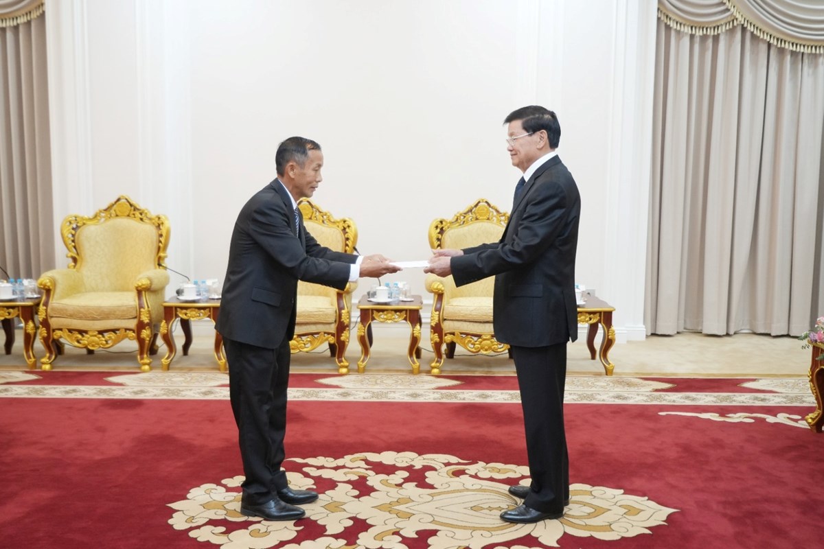 ປະທານປະເທດ ຮັບສານຕາຕັ້ງ ຈາກທູດຕ່າງປະເທດ ແລະ ມອບສານຕາຕັ້ງໃຫ້ທູດລາວໄປປະຈຳຢູ່ຕ່າງປະເທດ image 9 ປະທານປະເທດ ຮບສານຕາຕງ ຈາກທດຕາງປະເທດ ແລະ ມອບສານຕາຕງໃຫທດລາວໄປປະຈຳຢຕາງປະເທດ - image 9