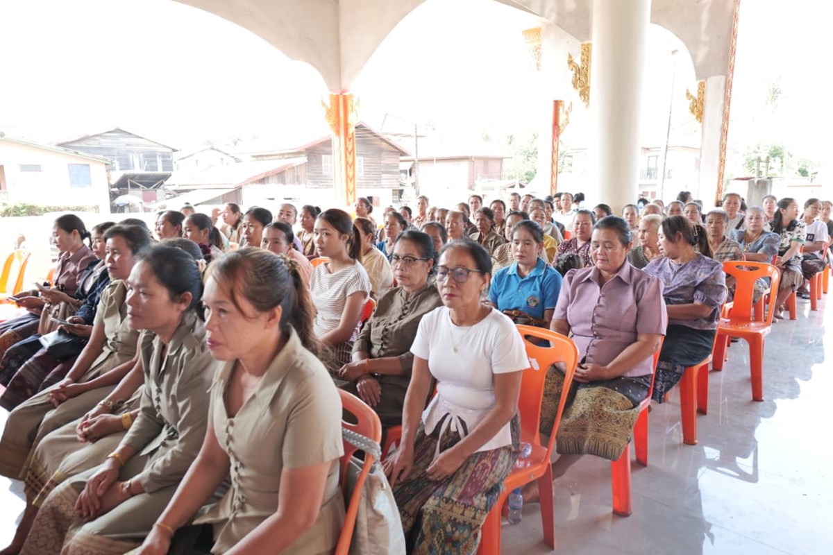 ຄະນະຜສະໝກຮບເລອກຕງ ສສຊ ເຂດເລອກຕງທ 15 ພບປະ ແລະ ສະເໜຕວ ຕປະຊາຊນ ເມອງປະທມພອນ - image 2