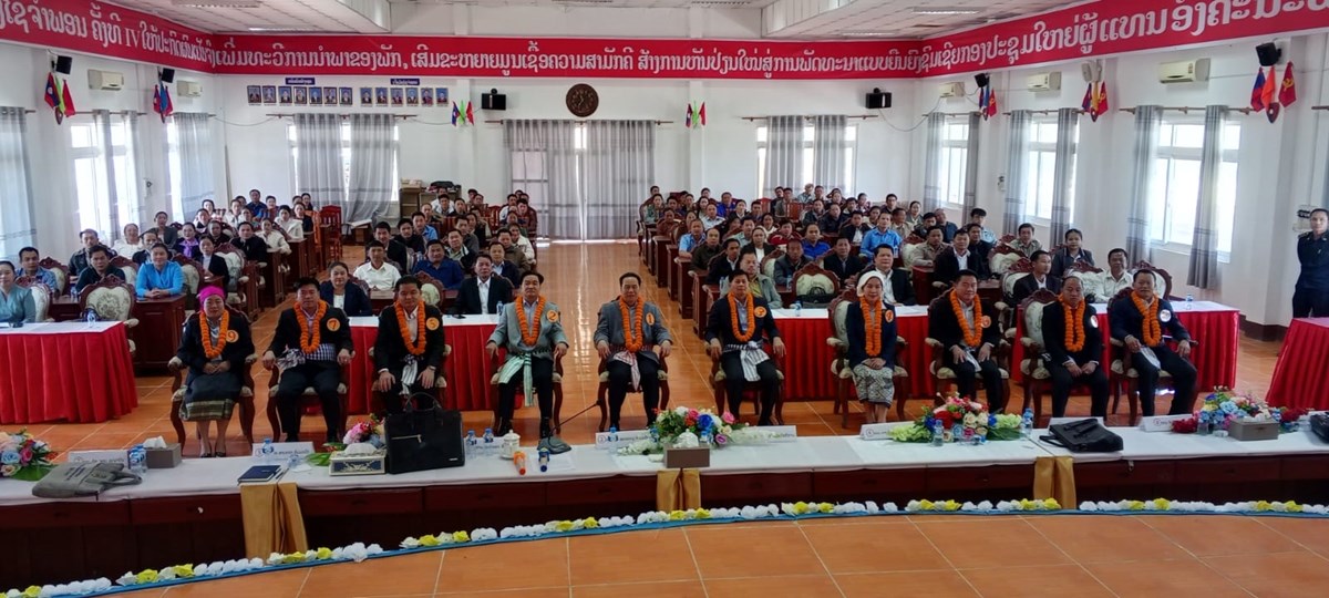 ຜູ້ມີສິດປ່ອນບັດເລືອກຕັ້ງເມືອງໄຊຈຳພອນ ຮັບຟັງການລົງໂຄສະນາຫາສຽງ ຂອງຜູ້ຮັບສະໝັກຮັບເລືອກຕັ້ງເປັນ ສສຊ image 1 ຜມສດປອນບດເລອກຕງເມອງໄຊຈຳພອນ ຮບຟງການລງໂຄສະນາຫາສຽງ ຂອງຜຮບສະໝກຮບເລອກຕງເປນ ສສຊ - image 1