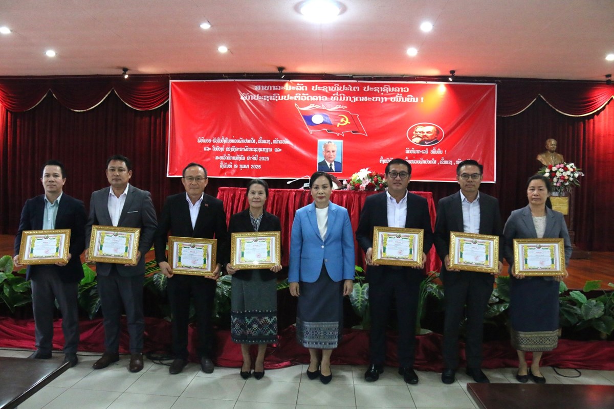 ມອບ-ຮບໃບຢງຢນໜວຍພກປອດໃສເຂມແຂງ, ໜກແໜນ ແລະ ຍອງຍຜນງານປະຈາປ 2025 - image 1