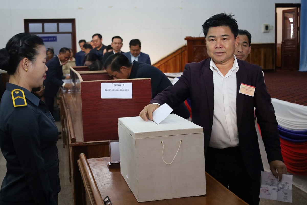 ບນຍາກາດ ການເລອກຕງ ສສຊ ຊດທ X ແລະ ສສຂ ຊດທ V ໜວຍເລອກຕງບານ ໂພນໄຊ - image 2