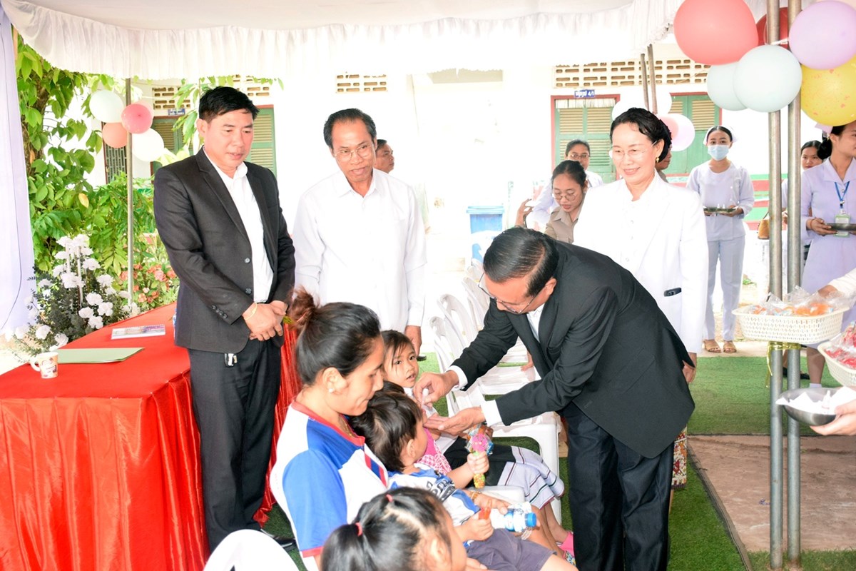 ສາລະວັນ ເປີດຂະບວນການຢອດຢາວັກຊິນກັນພະຍາດແຫ່ງຊາດ ໂຕ້ຕອບພະຍາດເປ້ຍລ່ອຍ ໃຫ້ເດັກອາຍຸລຸ່ມ 5 ປີ image 1 ສາລະວນ ເປດຂະບວນການຢອດຢາວກຊນກນພະຍາດແຫງຊາດ ໂຕຕອບພະຍາດເປຍລອຍ ໃຫເດກອາຍລມ 5 ປ - image 1