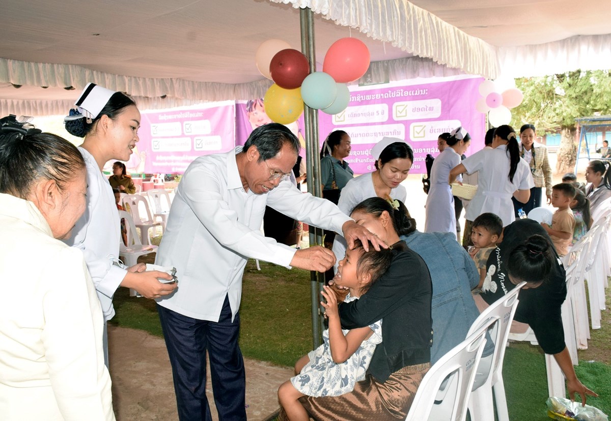 ສາລະວັນ ເປີດຂະບວນການຢອດຢາວັກຊິນກັນພະຍາດແຫ່ງຊາດ ໂຕ້ຕອບພະຍາດເປ້ຍລ່ອຍ ໃຫ້ເດັກອາຍຸລຸ່ມ 5 ປີ image 2 ສາລະວນ ເປດຂະບວນການຢອດຢາວກຊນກນພະຍາດແຫງຊາດ ໂຕຕອບພະຍາດເປຍລອຍ ໃຫເດກອາຍລມ 5 ປ - image 2