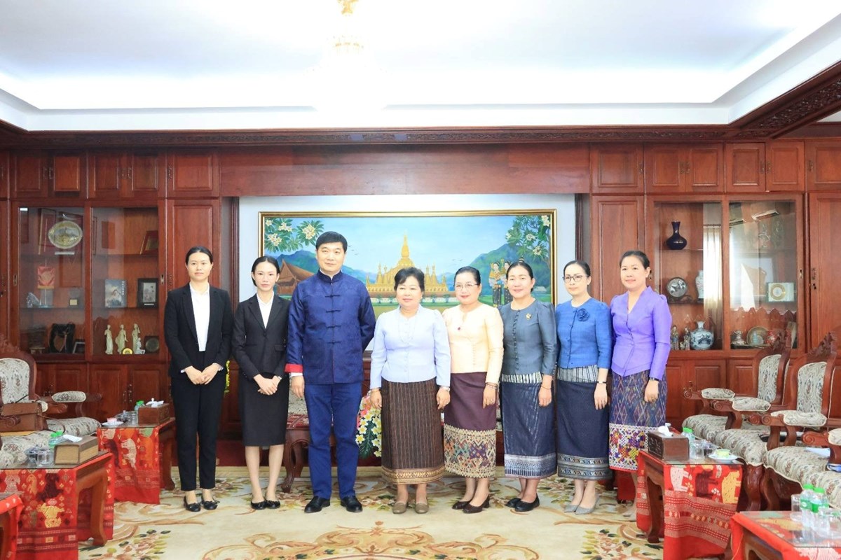 ປະທານ ສສຍລ ຕ້ອນຮັບຫົວໜ້າສູນວັດທະນະທໍາຈີນອວຍພອນໂອກາດວັນແມ່ຍິງສາກົນ image 1 ປະທານ ສສຍລ ຕອນຮບຫວໜາສນວດທະນະທາຈນອວຍພອນໂອກາດວນແມຍງສາກນ - image 1