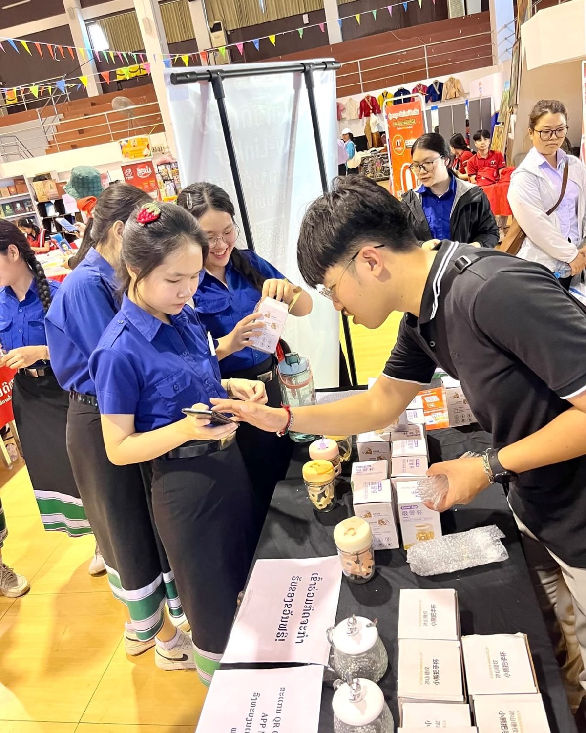 ງານມະຫະກຳໜງສ ແລະ ວດທະນະທຳນານາຊາດ ຍກລະດບສເວທສາກນ - image 2