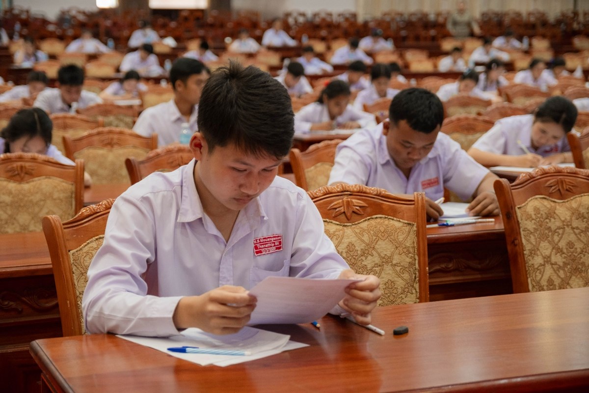 ຍາມໃດ! ລັດຖະບານກໍ່ຖືເອົາວຽກງານການສຶກສາໄປກ່ອນວຽກງານອື່ນບາດກ້າວໜຶ່ງ image 1 ຍາມໃດ! ລດຖະບານກຖເອາວຽກງານການສກສາໄປກອນວຽກງານອນບາດກາວໜງ - image 1