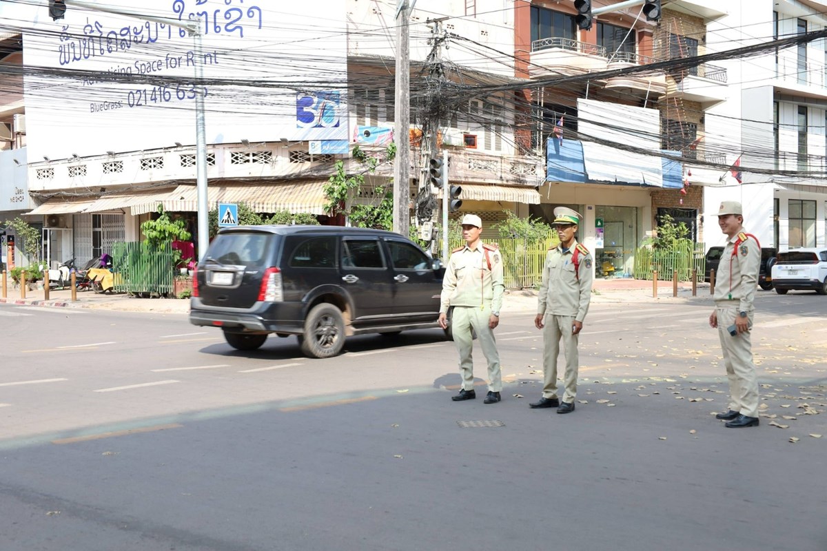 ຈະລາຈອນ ນວ ເອາໃຈໃສແນະນຳຜໃຊລດ-ໃຊຖະໜນ ໄລຍະປບປຽນທດທາງການສນຈອນໃໝ - image 1