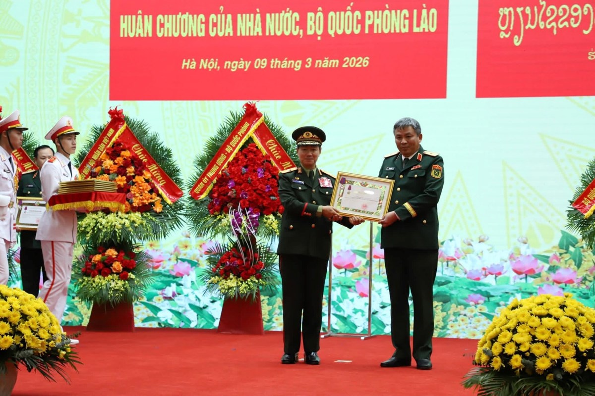 ກະຊວງປອງກນປະເທດ ປະດບຫຽນໄຊໃຫກມໃຫຍ II ກະຊວງປອງກນປະເທດຫວຽດນາມ - image 2