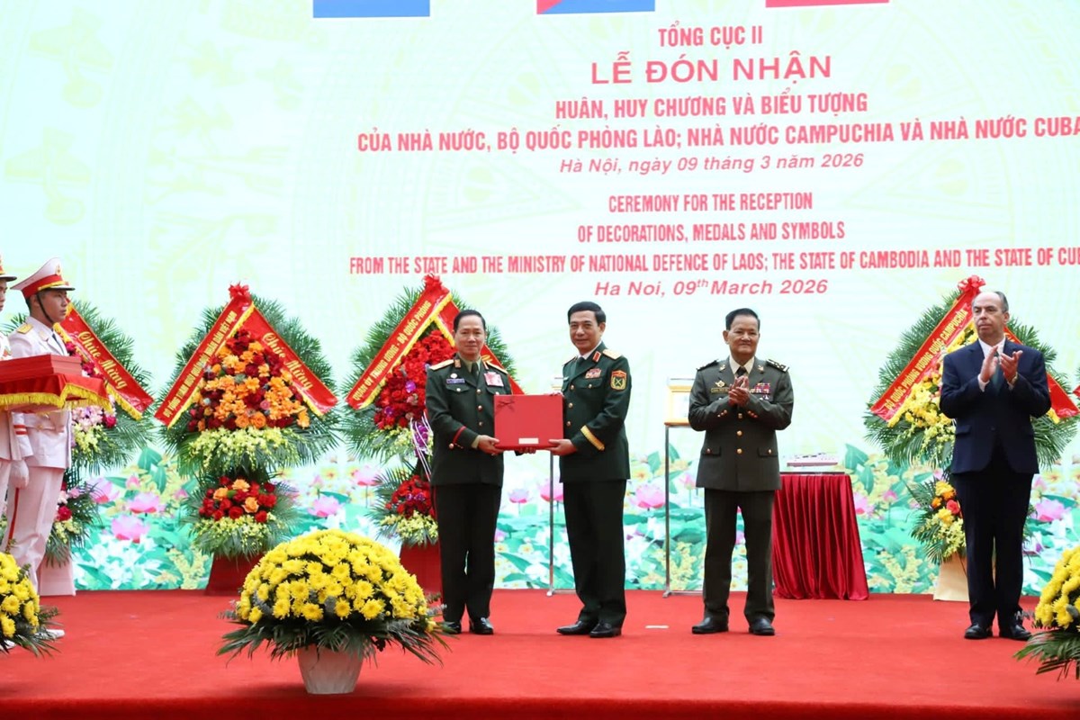 ກະຊວງປອງກນປະເທດ ປະດບຫຽນໄຊໃຫກມໃຫຍ II ກະຊວງປອງກນປະເທດຫວຽດນາມ - image 3